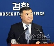 “논두렁시계 배후는 국정원”…명예훼손 고소당한 이인규, 무혐의 처분