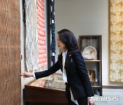 일본 민예관 방문한 김건희 여사