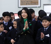 김건희 여사, 동경한국학교·민예관 방문…안도 다다오 오찬