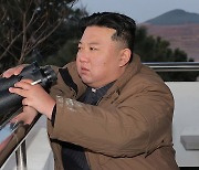 북한 "ICBM '화성-17형' 발사훈련"…김정은 참관