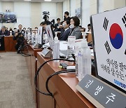 피켓 신경전에 '북한 ICBM 보고' 국회 국방위 무산