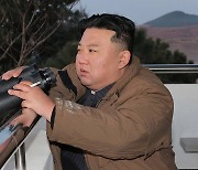 김정은 “핵전쟁억제력 강화해 적들에 두려움 줘야”…한달 만에 ICBM 훈련