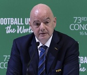 인판티노 FIFA 회장 연임 성공