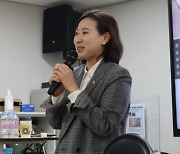 이새날 서울시의원, ‘시니어를 위한 봄꽃처럼 아름다운 메이크업 특강’ 행사 참석