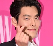 김우빈, 인성 갑…같이 출연한 배우에 아이폰 생일선물도