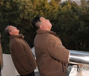 [속보] 김정은 "무력충돌과 전쟁에도 임하도록 전략무기 대응태세"