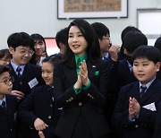 동경한국학교 방문한 김건희 여사