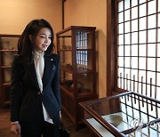 도쿄 일본 민예관 방문한 김건희 여사