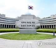 국정원, '원훈석 교체' 박지원 경찰 수사 의뢰