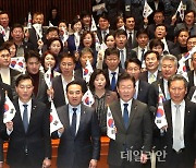 국민의힘 "민주당, 북한 방송 연상돼…왜 DJ·盧까지 부정하나"