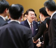 [사설] 尹정부 '투트랙 외교' 실천, 일본의 담대한 화답 필요하다