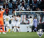 ‘팔로세비치 극장골’ 서울, 제주 2-1 격파→1위 등극