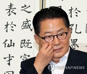 국정원, ‘원훈석 교체’ 박지원 전 원장 수사의뢰