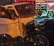 천안서 승용차가 보행자 · 오토바이 · 화물차 충돌…4명 병원 이송