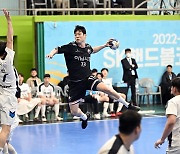SK, 상무에 1점 차 신승…남자 핸드볼 2위 경쟁 '치열'