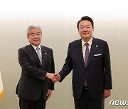 윤 대통령, 나카소네 히로후미 회장 대행 접견