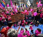 "동성 부모 존재 인정하라"…이탈리아 밀라노서 시위 벌어져