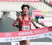 2023 서울마라톤 남자 국내부 1위 차지한 박민호