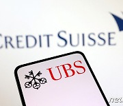 UBS, '파산위기' CS 10억달러에 인수 제안…CS는 반대