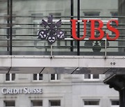 FT “UBS, 10억 달러에 CS 인수제안”