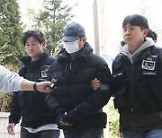 ‘쇠구슬 새총 난사’ 인천 60대, 공개사과 없이 구속