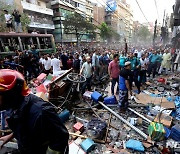 방글라데시, 버스 개천에 굴러 19명 사망