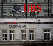 [종합]UBS, 10억弗에 CS 인수 제안