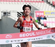박민호, 서울마라톤 남자 국내부 우승 '2시간10분13초'
