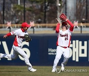 타구 잡아내는 이우성