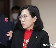 "청소년이 원하면 어디서든 상담"…여가부장관 '약속 1호' 발표