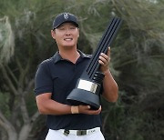 한국계 첫 LIV 골프 우승한 뉴질랜드 교포 대리 리