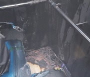 "호기심에" 영화관 엘리베이터에 불 지른 10대…100여명 대피