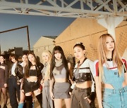 트와이스 미니 12집, 美 빌보드 메인 차트 ‘빌보드 200’ 2위…K팝 걸그룹 최고 판매량 달성