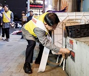 마포구 “불법 광고물 선처 없다”…과태료, 고발 등 강력 대응[서울25]