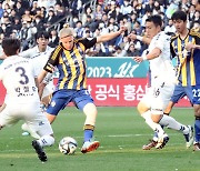 FC Seoul climb up to second as Gwangju put on a show