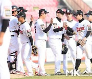 ‘알포드 만루포’ kt ‘두산에 8-2 승리’ [MK포토]