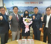 [김해 24시] 김해시, 동계체전 최연소 4관왕 신혜오 선수 격려