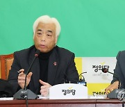 발언하는 이종철 10.29 이태원 참사 유가족협의회 대표