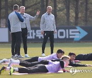 클린스만 감독과 첫 훈련하는 축구 국가대표팀