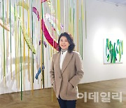 아버지 하인두 화백 떠나던 그해 '기억의 색' 꺼낸 하태임