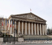 [속보] 프랑스 하원서 총리 불신임 동의안 가까스로 부결