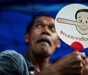 [포토] 태국 반군부 시위에 등장한 '피노키오' 총리