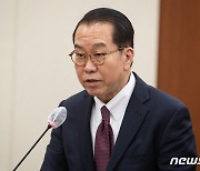 현안보고하는 권영세 통일부 장관
