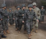 육군참모총장, 미8군사령관과 '과학화전투훈련' 현장 점검·격려