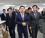 '서민 경제' 현장 찾은 김기현 "2030 신용회복에 과감한 지원"