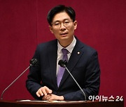 조정훈, 월100만원 외국인 가사도우미법…정의·기본소득 일제 비판
