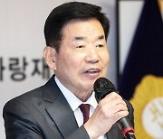 김진표 "국민 81%가 국회 못 믿는데, 의원 50명 늘리겠나"