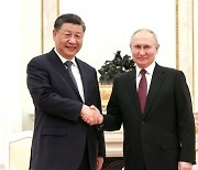 푸틴, 시진핑 만난 날 크림반도서 폭발… “무인기 공격”