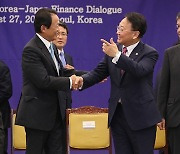 Korea mulls resuming financial ministerial meeting with Japan