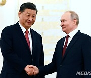 악수하는 푸틴-시진핑